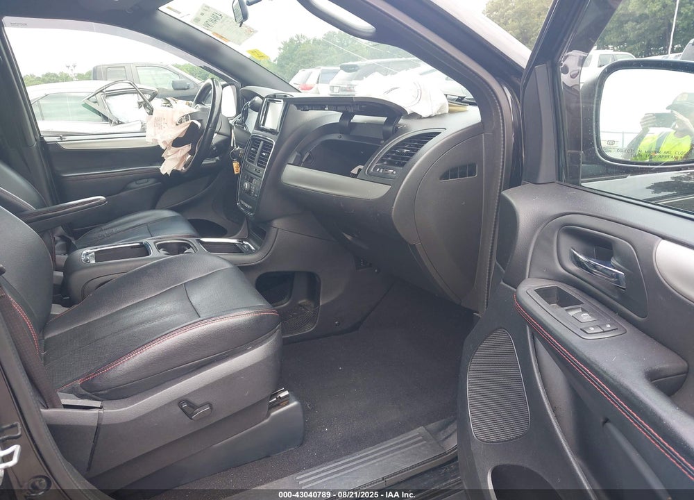 2016 DODGE GRAND CARAVAN R/T VIN: 2C4RDGEG9GR320394