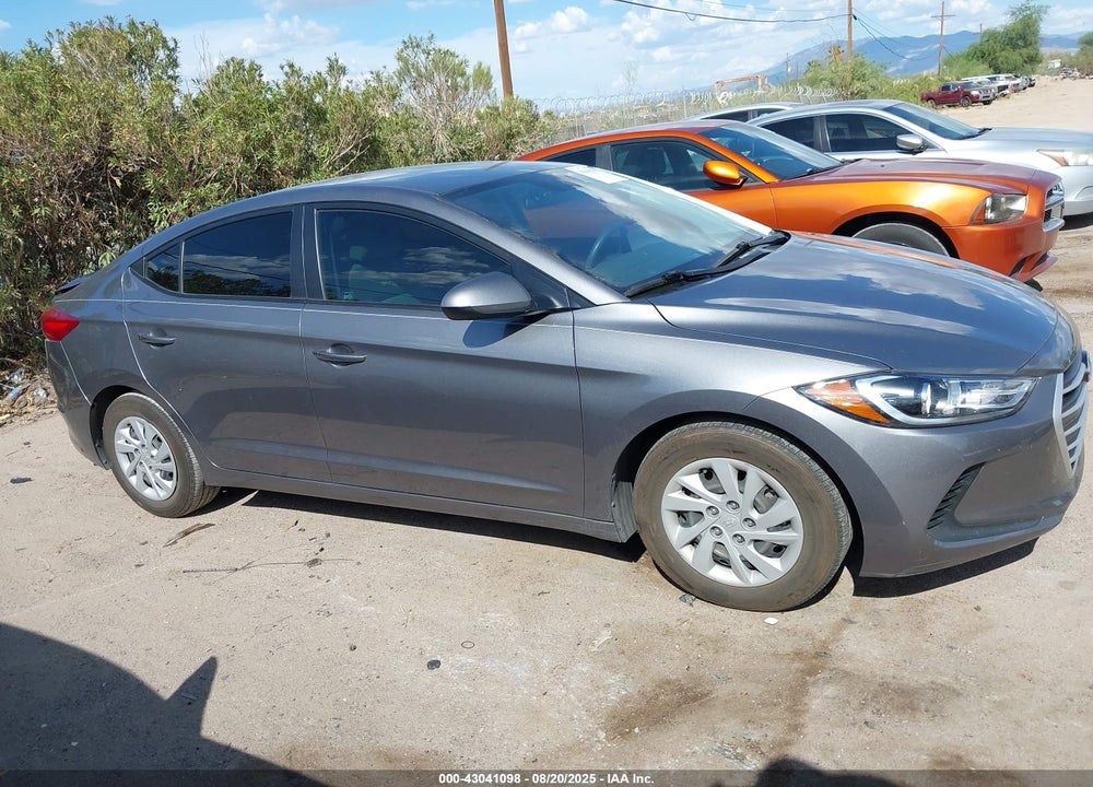 2018 HYUNDAI ELANTRA VIN: 5NPD74LF1JH241557