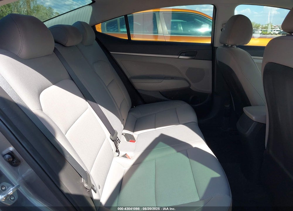 2018 HYUNDAI ELANTRA VIN: 5NPD74LF1JH241557