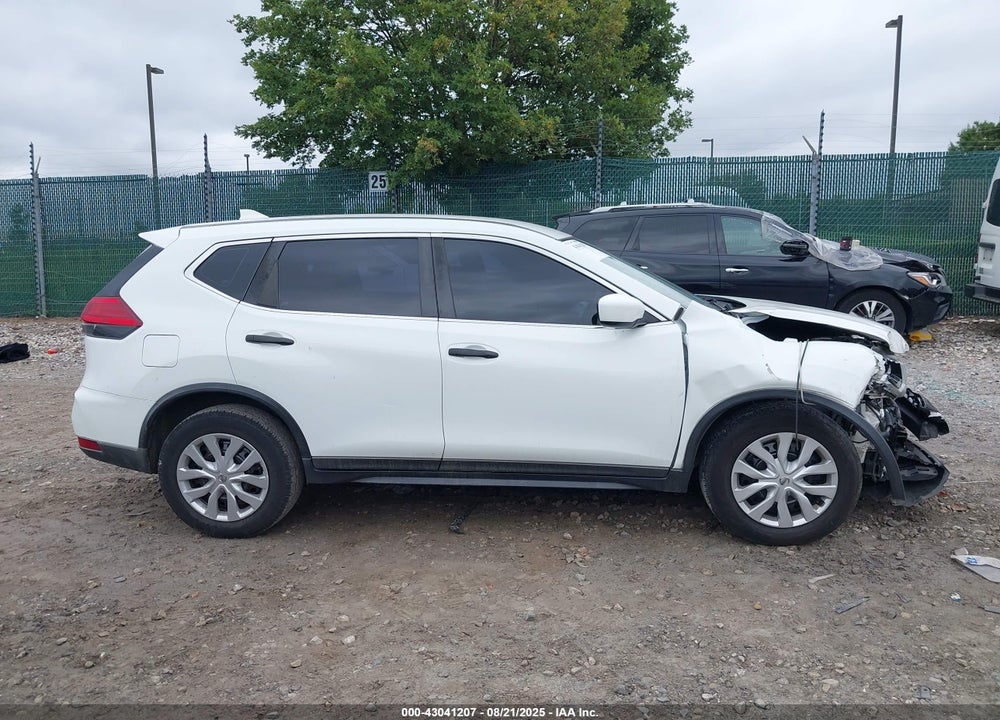 2017 NISSAN ROGUE VIN: KNMAT2MT6HP570146