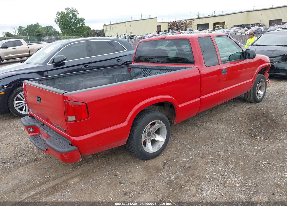 1998 CHEVROLET S-10 LS FLEETSIDE VIN: 1GCCS1947WK225080