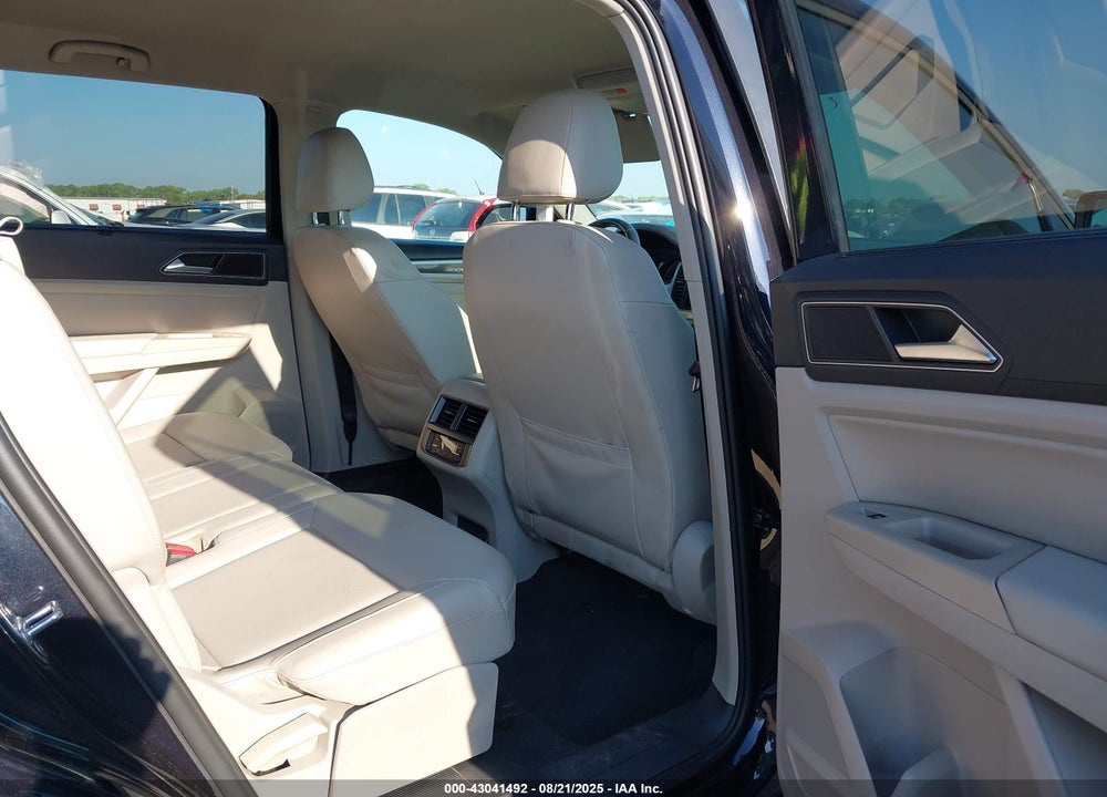 2018 VOLKSWAGEN ATLAS VIN: 1V2DR2CAXJC543989