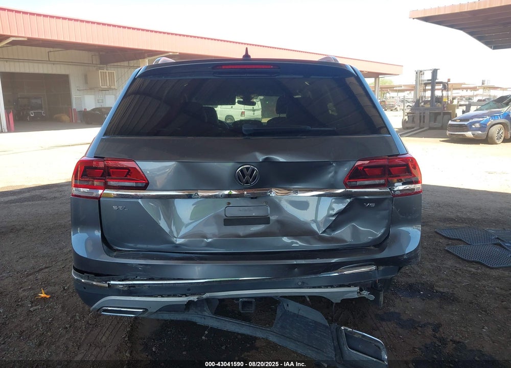 2018 VOLKSWAGEN ATLAS VIN: 1V2ER2CA7JC517869
