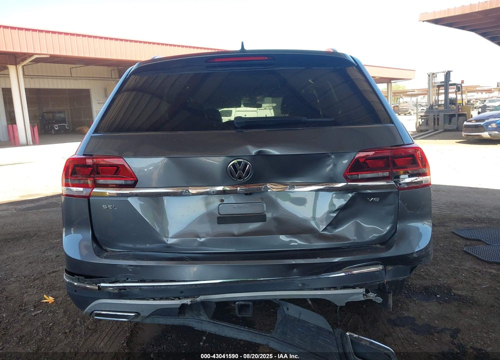 2018 VOLKSWAGEN ATLAS VIN: 1V2ER2CA7JC517869
