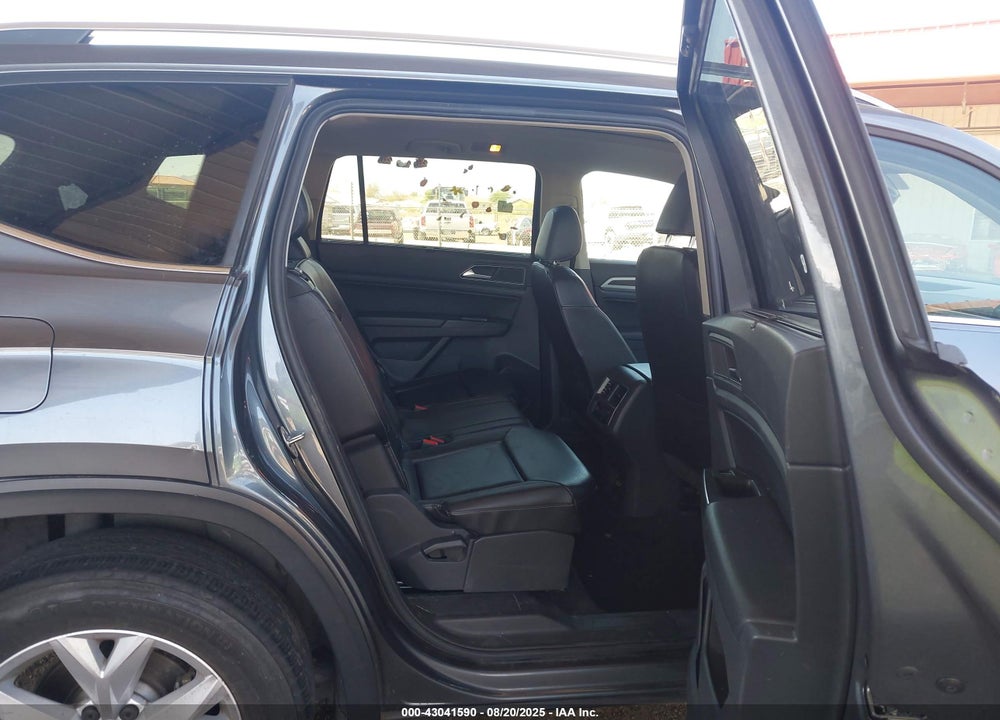 2018 VOLKSWAGEN ATLAS VIN: 1V2ER2CA7JC517869