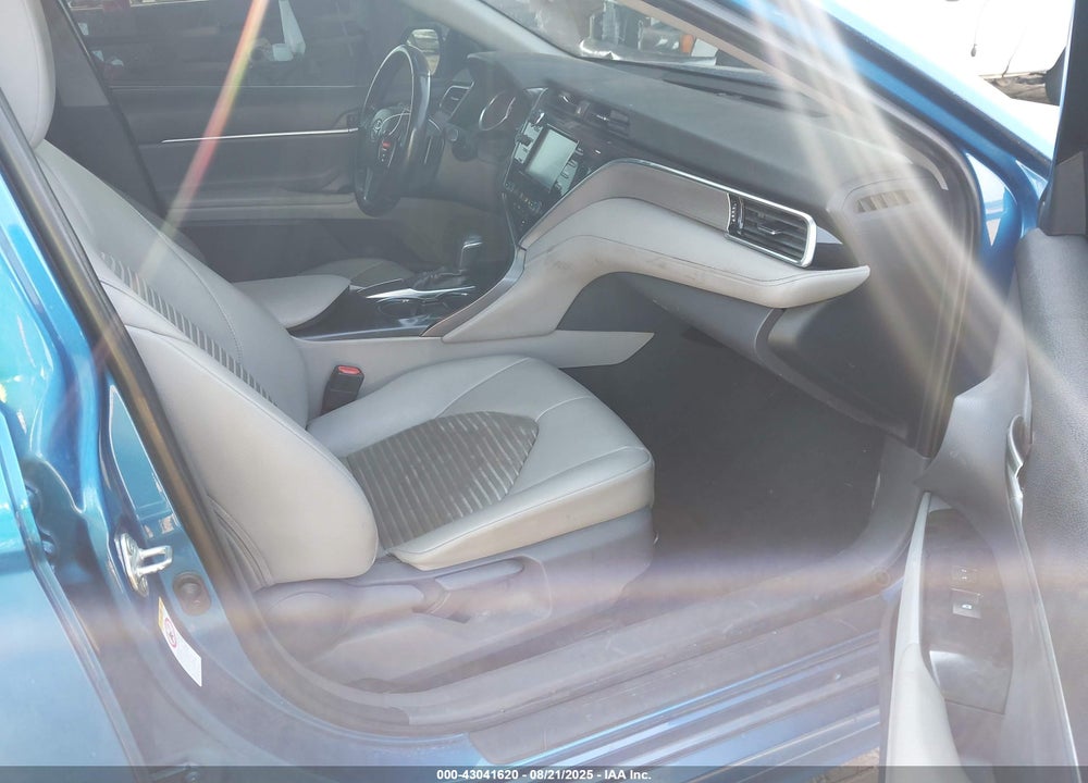 2018 TOYOTA CAMRY VIN: 4T1B11HK2JU012660