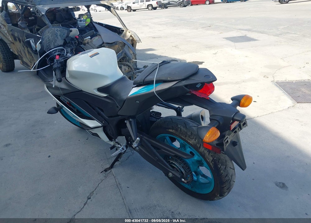 2024 YAMAHA YZFR3 A VIN: MH3RH18Y1RK017666