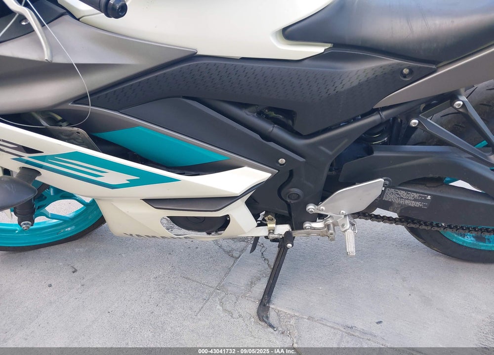 2024 YAMAHA YZFR3 A VIN: MH3RH18Y1RK017666