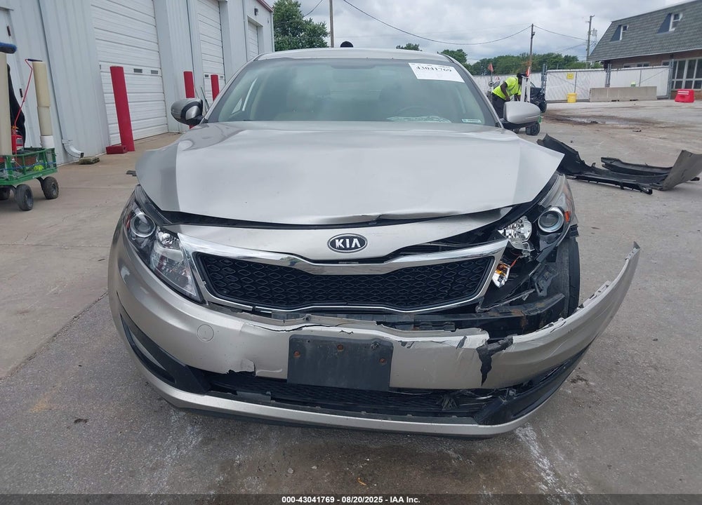 2011 KIA OPTIMA VIN: KNAGN4A77B5047712