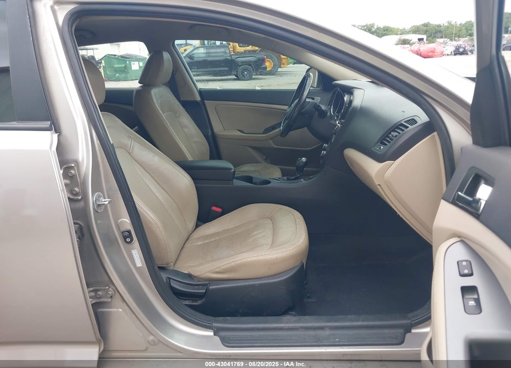 2011 KIA OPTIMA VIN: KNAGN4A77B5047712