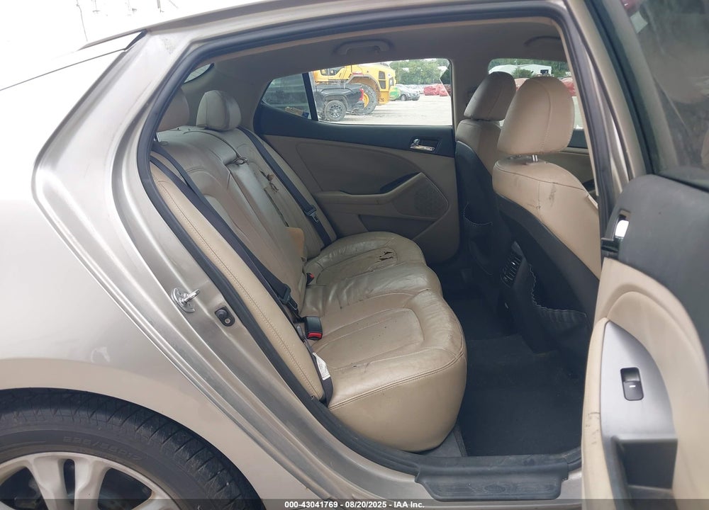 2011 KIA OPTIMA VIN: KNAGN4A77B5047712