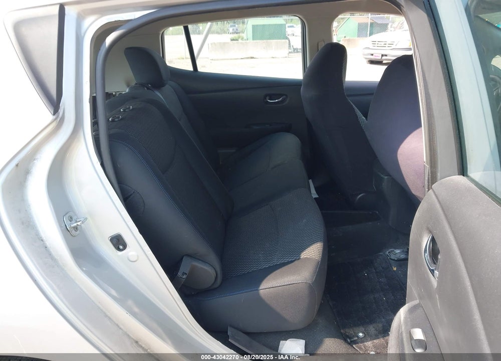 2015 NISSAN LEAF VIN: 1N4AZ0CP3FC319831
