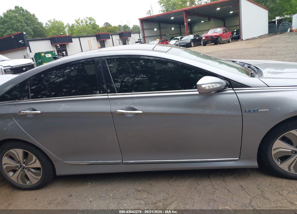 2015 HYUNDAI SONATA HYBRID VIN: KMHEC4A49FA129813