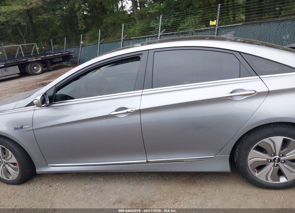 2015 HYUNDAI SONATA HYBRID VIN: KMHEC4A49FA129813
