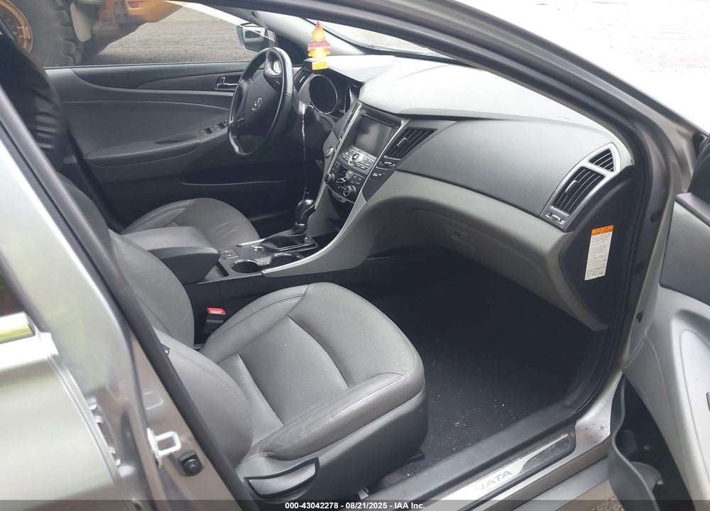 2015 HYUNDAI SONATA HYBRID VIN: KMHEC4A49FA129813