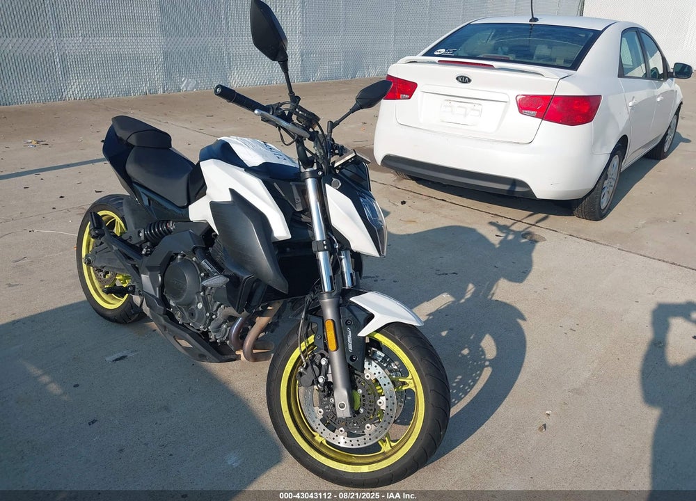2023 CF MOTO 650NK VIN: LCEPEVLBXP6000332
