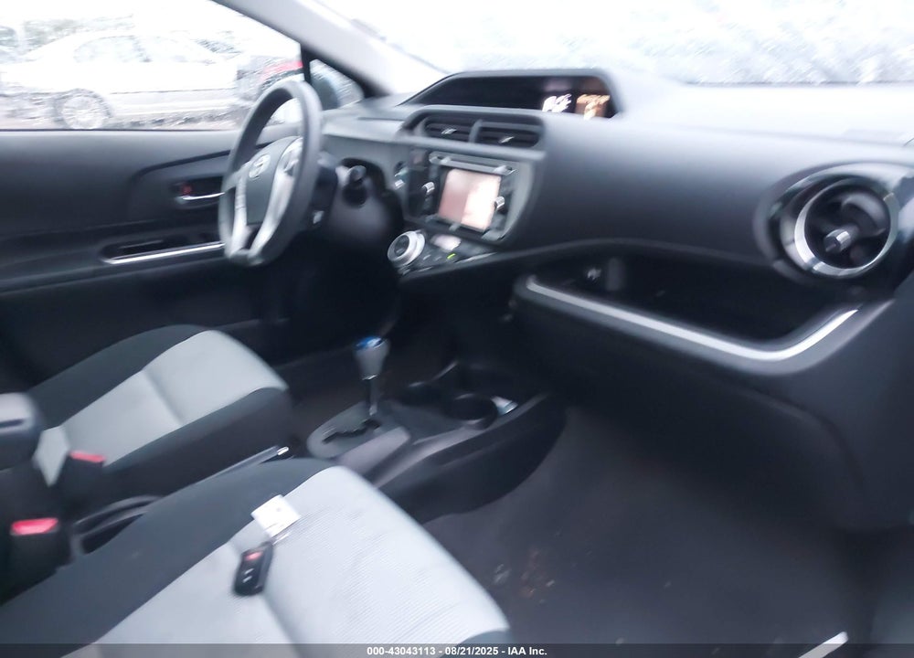 2015 TOYOTA PRIUS C VIN: JTDKDTB33F1103695