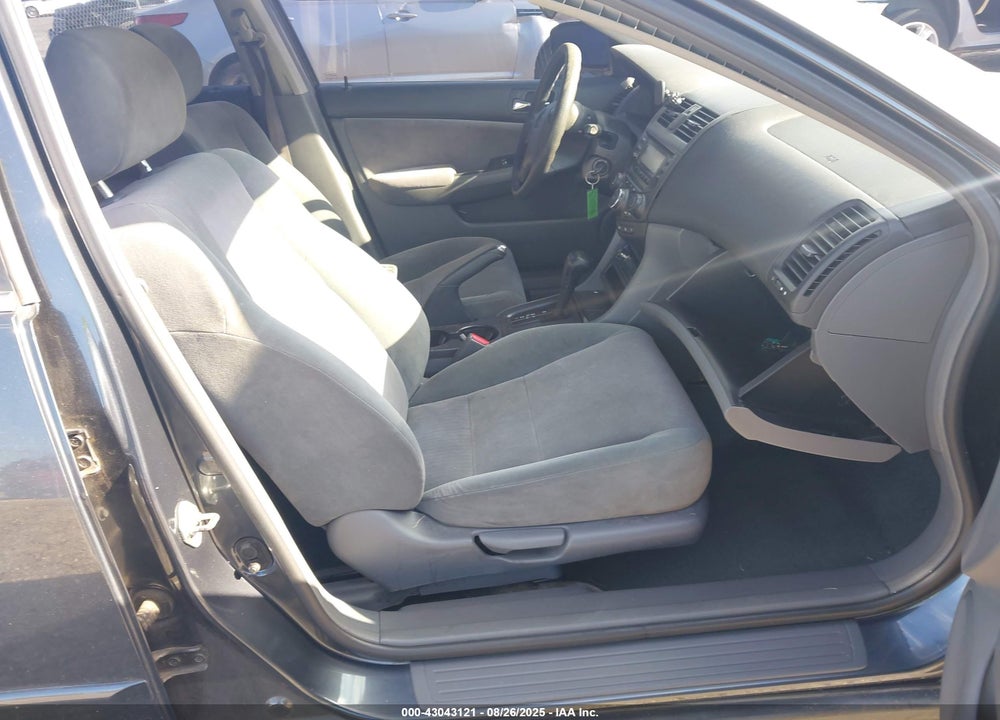 2004 HONDA ACCORD 2.4 LX VIN: 1HGCM56374A020117