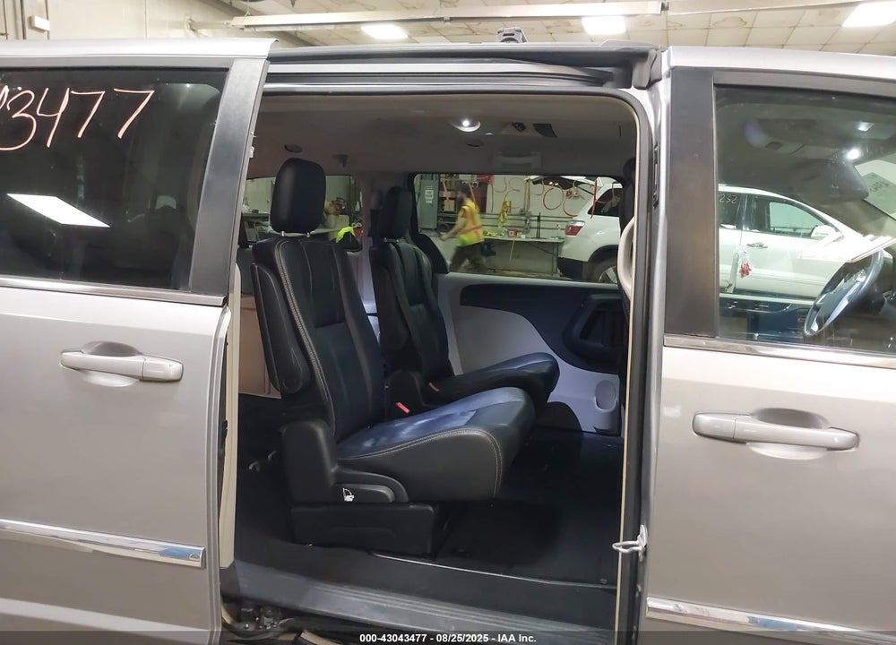 2016 CHRYSLER TOWN & COUNTRY VIN: 2C4RC1BG8GR288932