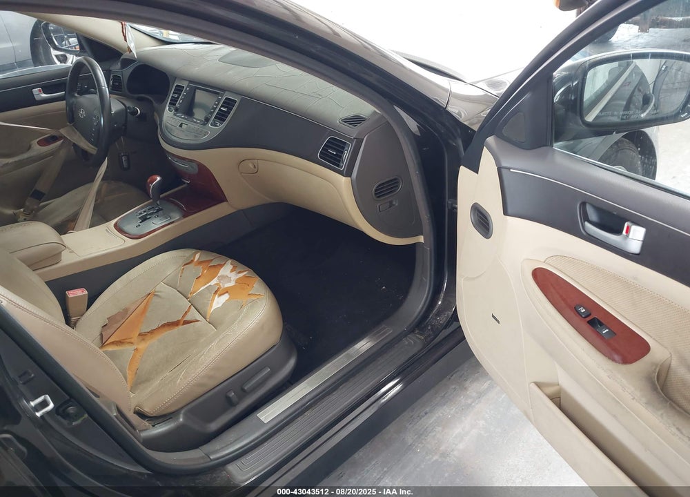 2014 HYUNDAI GENESIS VIN: KMHGC4DD9EU266185