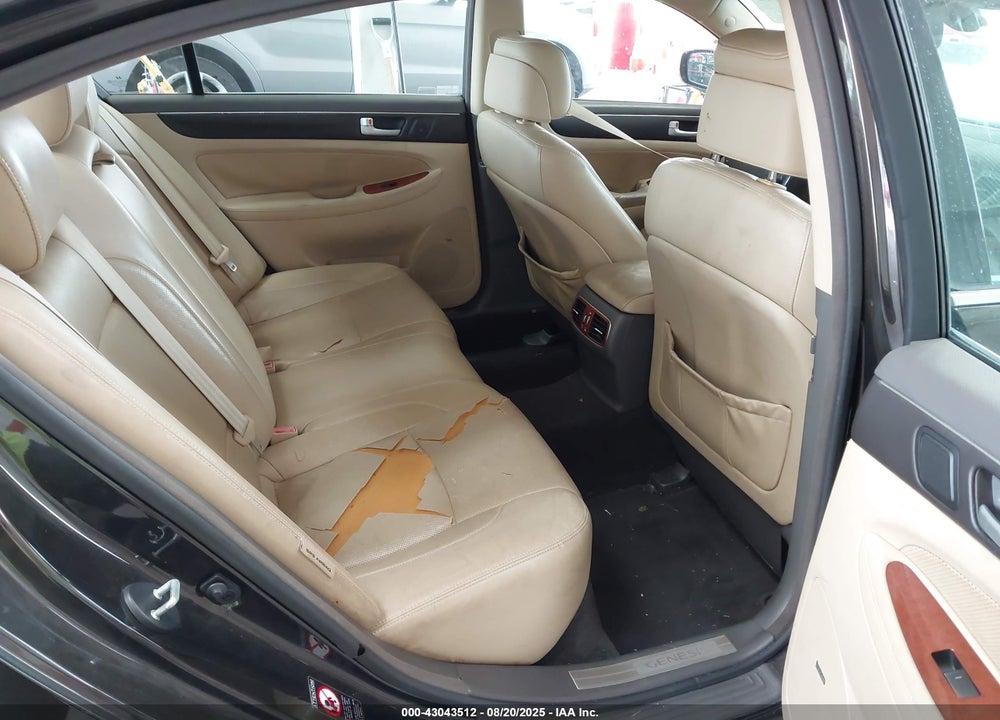 2014 HYUNDAI GENESIS VIN: KMHGC4DD9EU266185