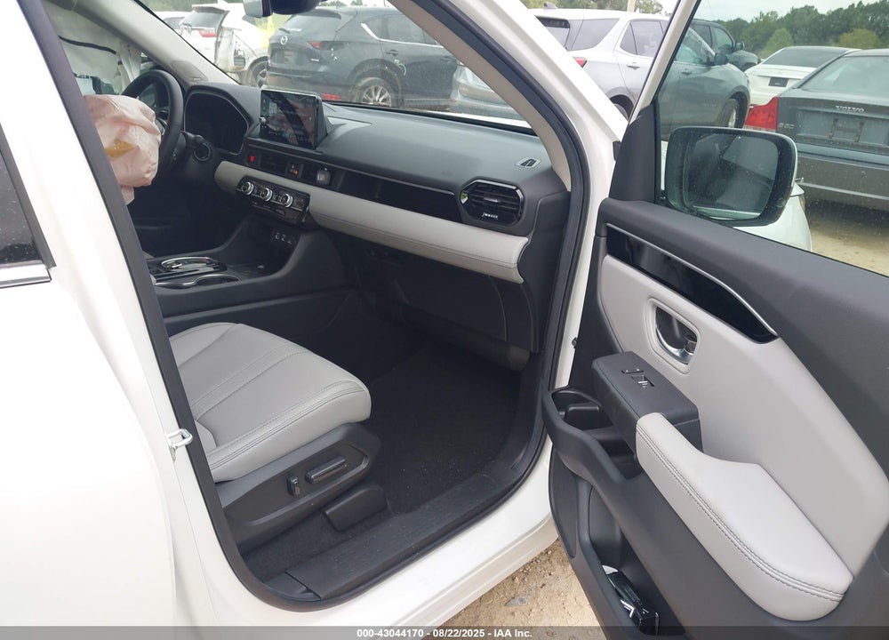 2025 HONDA PILOT TOURING VIN: 5FNYG1H75SB118281