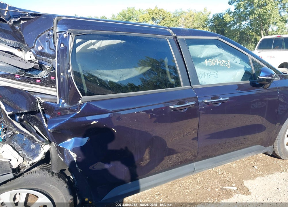 2024 KIA CARNIVAL MPV LX SEAT PACKAGE VIN: KNDNB4H36R6399142