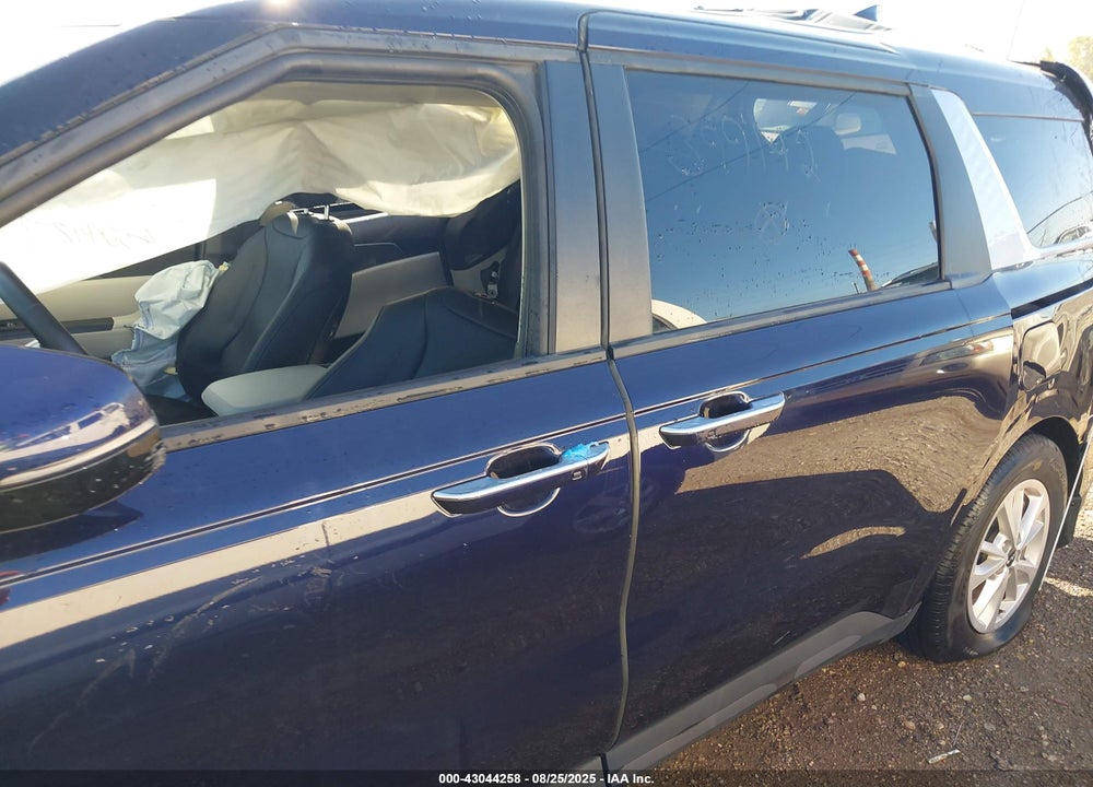 2024 KIA CARNIVAL MPV LX SEAT PACKAGE VIN: KNDNB4H36R6399142
