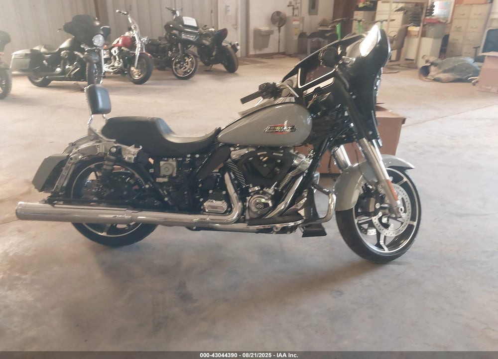 2024 HARLEY-DAVIDSON FLHX VIN: 1HD1KB711RB623829