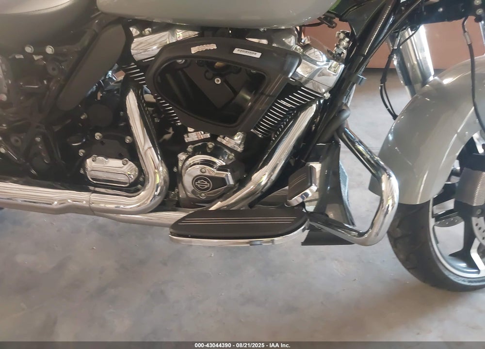 2024 HARLEY-DAVIDSON FLHX VIN: 1HD1KB711RB623829