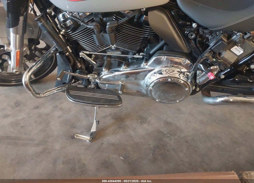 2024 HARLEY-DAVIDSON FLHX VIN: 1HD1KB711RB623829