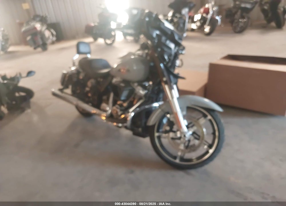 2024 HARLEY-DAVIDSON FLHX VIN: 1HD1KB711RB623829