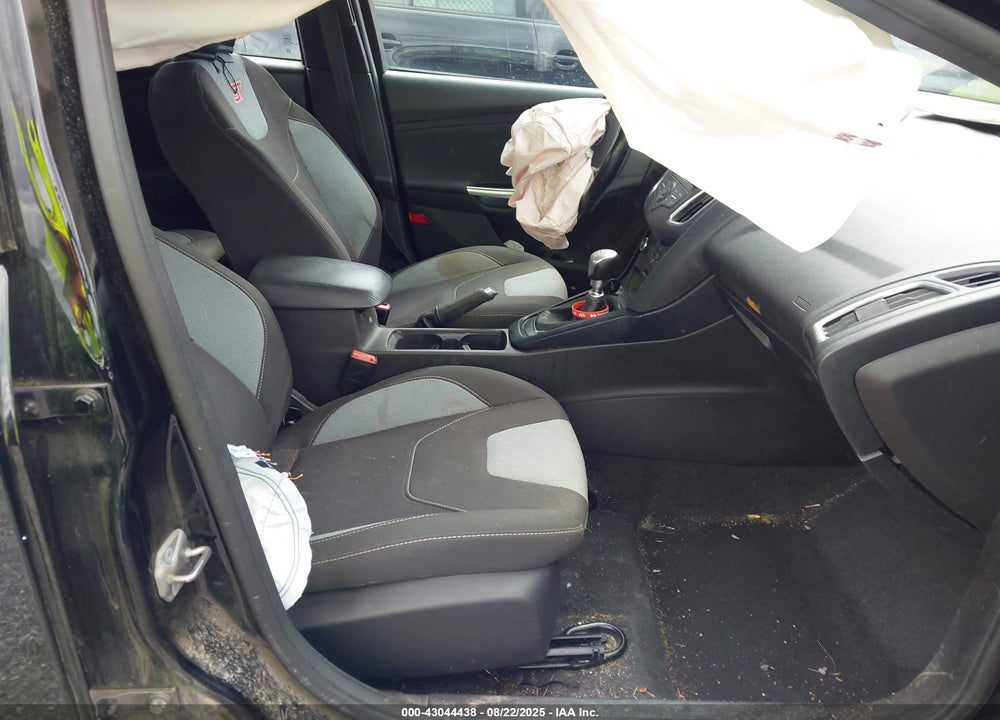 2018 FORD FOCUS VIN: 1FADP3L95JL332322