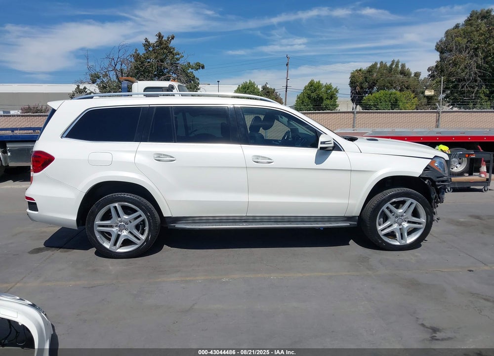 2015 MERCEDES-BENZ GL 550 4MATIC VIN: 4JGDF7DE0FA594828
