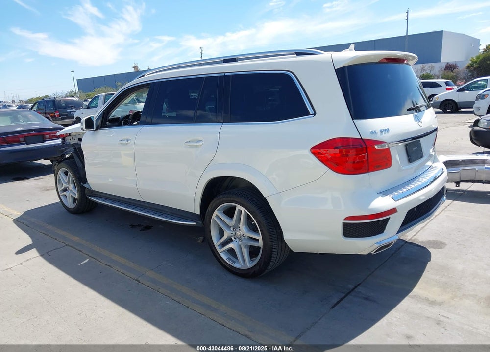 2015 MERCEDES-BENZ GL 550 4MATIC VIN: 4JGDF7DE0FA594828