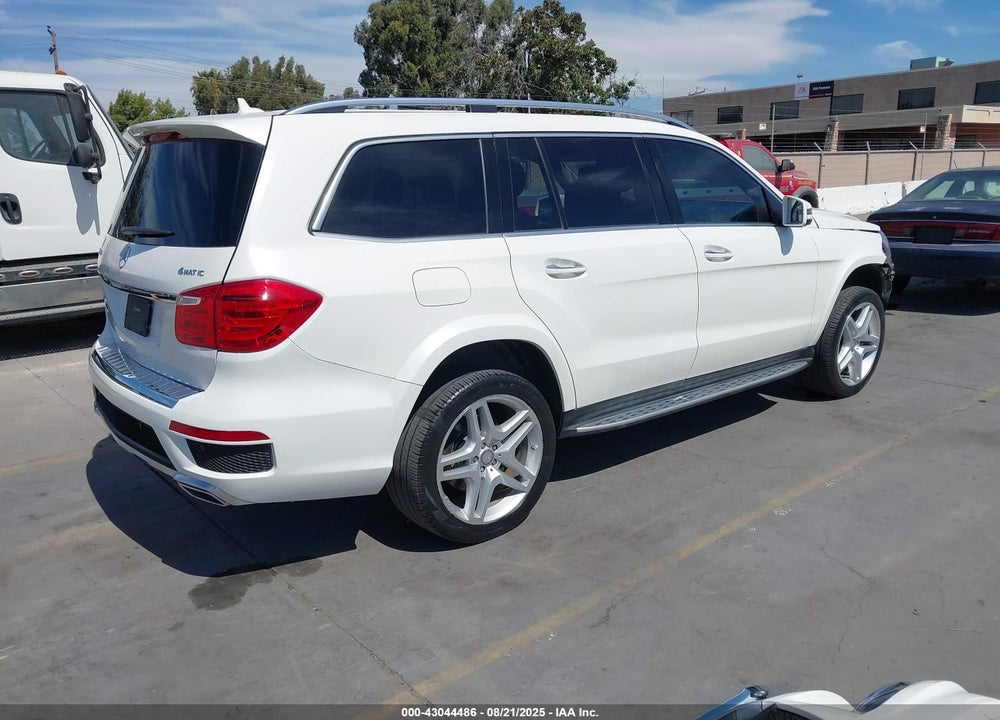 2015 MERCEDES-BENZ GL 550 4MATIC VIN: 4JGDF7DE0FA594828
