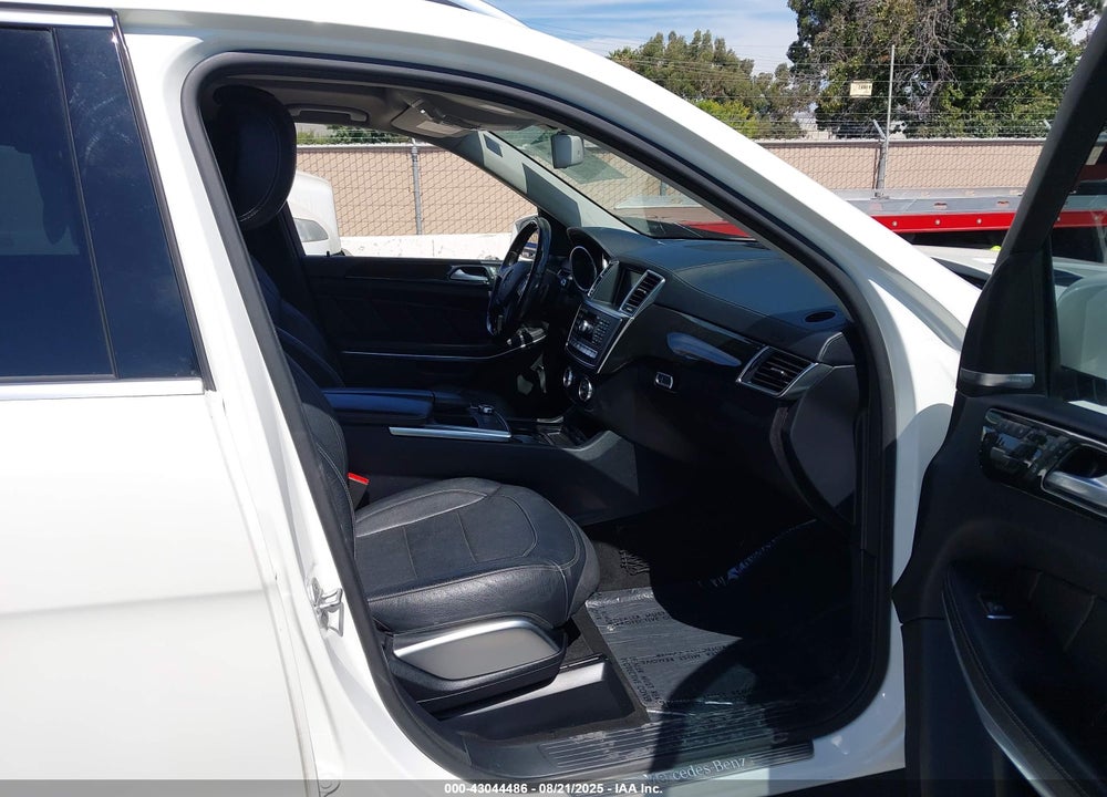 2015 MERCEDES-BENZ GL 550 4MATIC VIN: 4JGDF7DE0FA594828