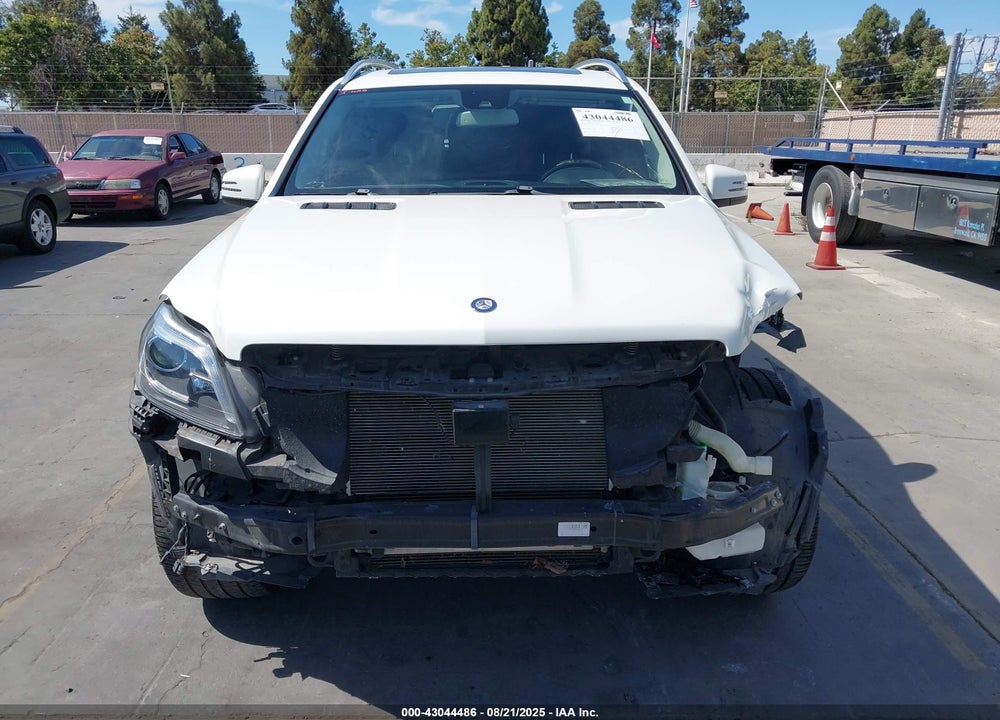 2015 MERCEDES-BENZ GL 550 4MATIC VIN: 4JGDF7DE0FA594828