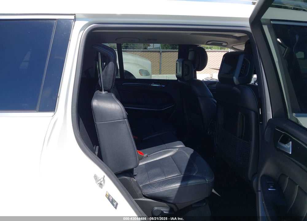 2015 MERCEDES-BENZ GL 550 4MATIC VIN: 4JGDF7DE0FA594828