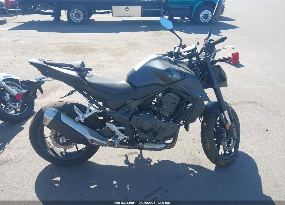 2025 HONDA CB750 A VIN: JH2RH2407SK001506