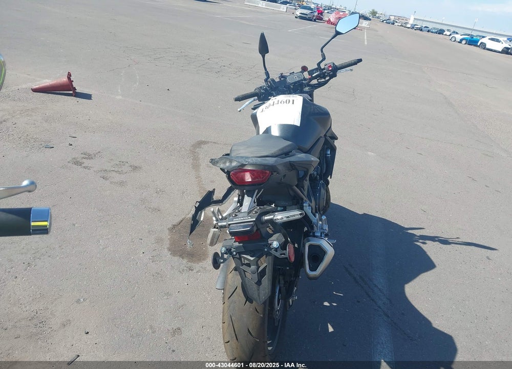 2025 HONDA CB750 A VIN: JH2RH2407SK001506