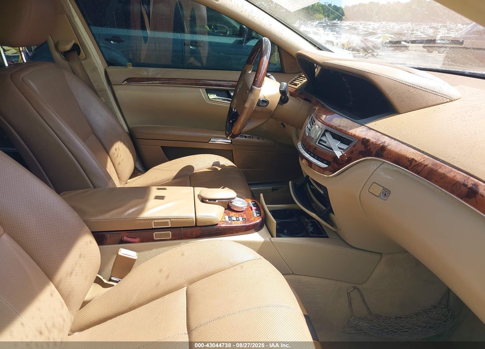 2007 MERCEDES-BENZ S 550 VIN: WDDNG71X47A081181