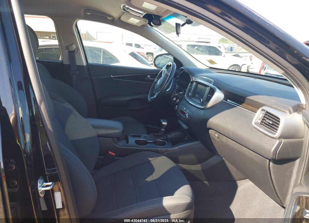 2020 KIA SORENTO VIN: 5XYPG4A32LG631986