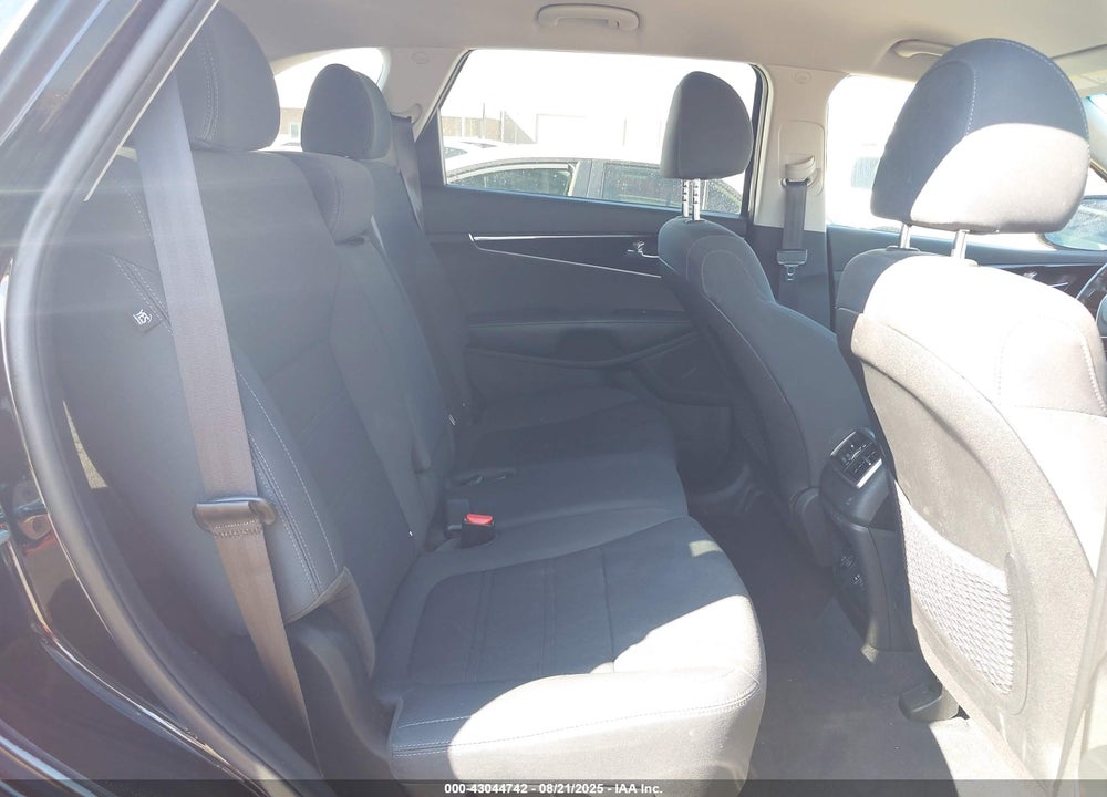 2020 KIA SORENTO VIN: 5XYPG4A32LG631986