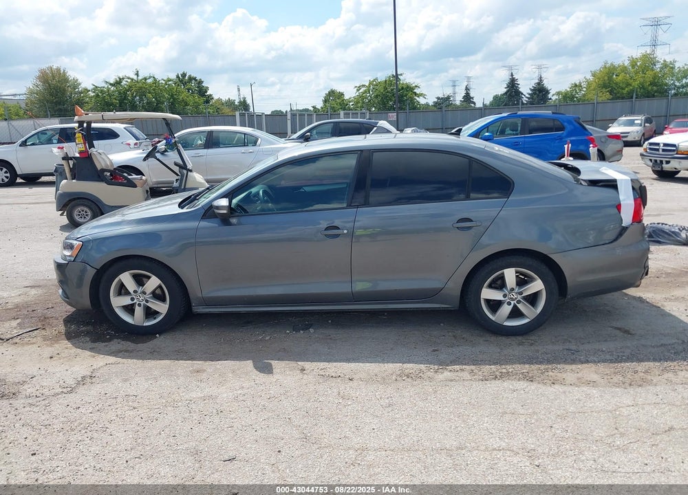2011 VOLKSWAGEN JETTA 2.0L TDI VIN: 3VWLL7AJ7BM054672