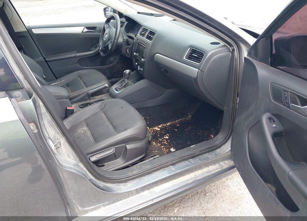 2011 VOLKSWAGEN JETTA 2.0L TDI VIN: 3VWLL7AJ7BM054672