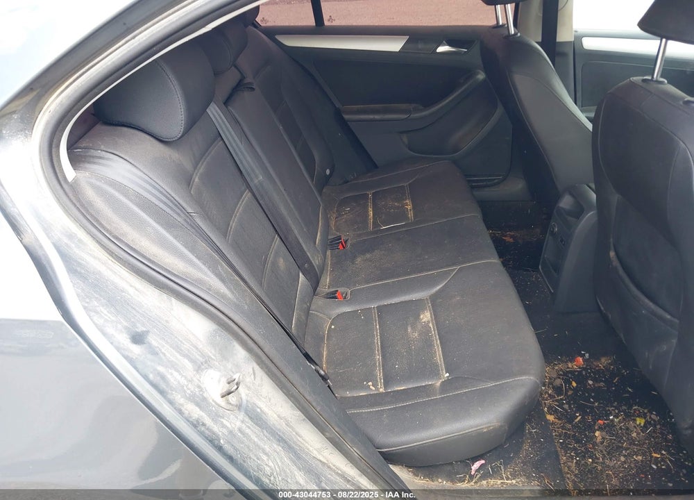 2011 VOLKSWAGEN JETTA 2.0L TDI VIN: 3VWLL7AJ7BM054672