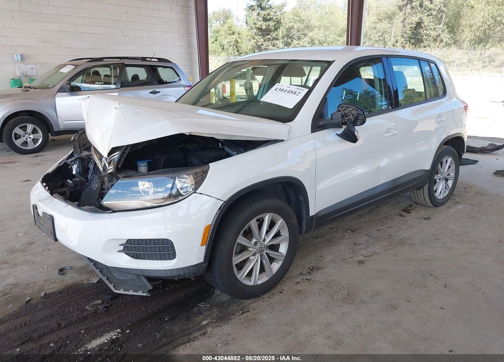2017 VOLKSWAGEN TIGUAN VIN: WVGAV7AX0HK049284