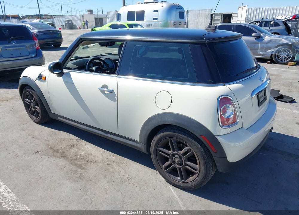 2013 MINI HARDTOP COOPER VIN: WMWSU3C56DT689386