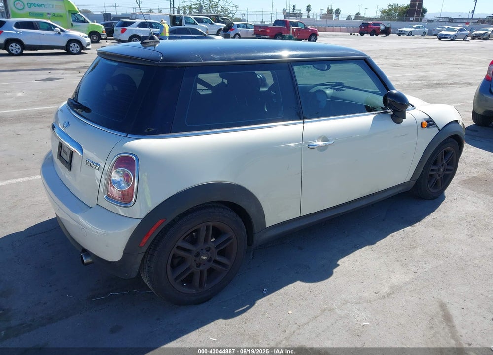 2013 MINI HARDTOP COOPER VIN: WMWSU3C56DT689386